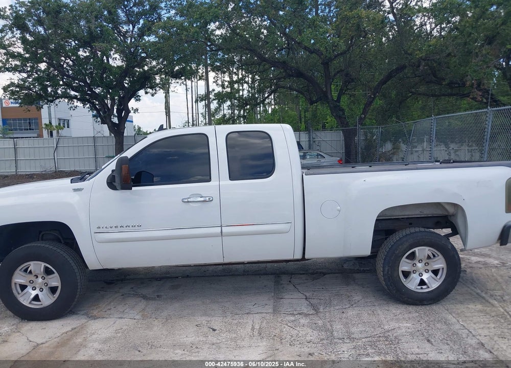2013 CHEVROLET SILVERADO 1500 LT VIN: 1GCRKSE76DZ168195