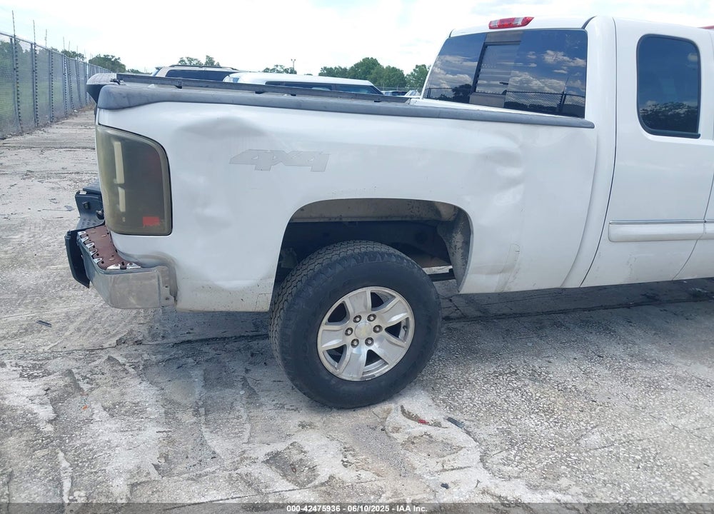 2013 CHEVROLET SILVERADO 1500 LT VIN: 1GCRKSE76DZ168195
