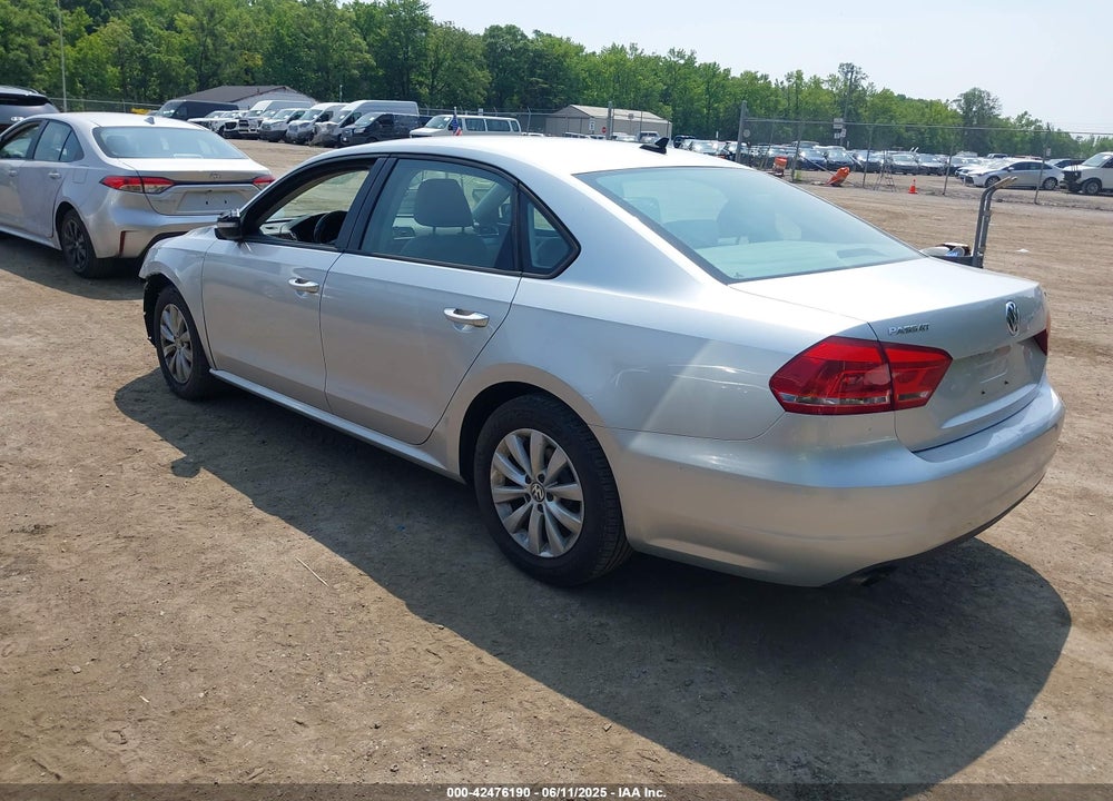 2015 VOLKSWAGEN PASSAT VIN: 1VWAT7A32FC005153