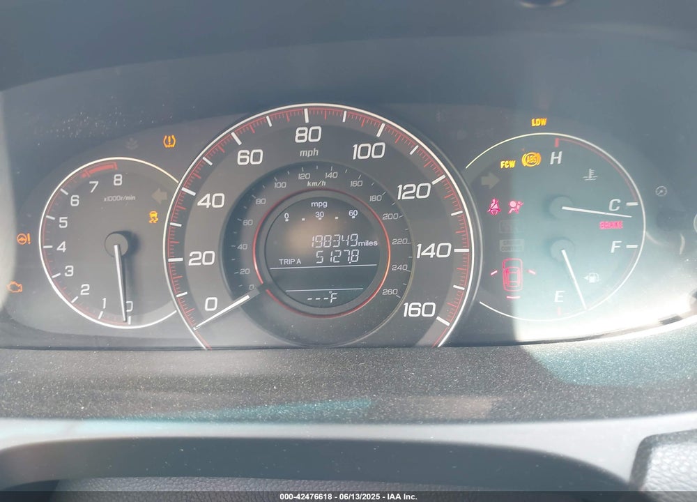 2014 HONDA ACCORD VIN: 1HGCT2B84EA005711