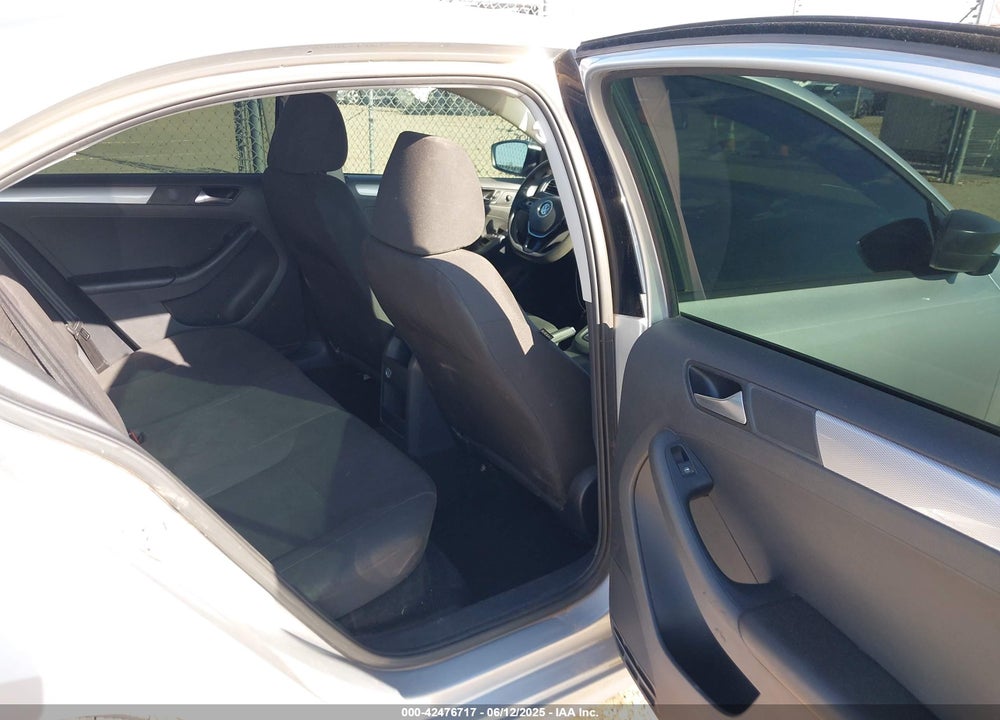 2015 VOLKSWAGEN JETTA 1.8T SE VIN: 3VWD17AJ2FM281820