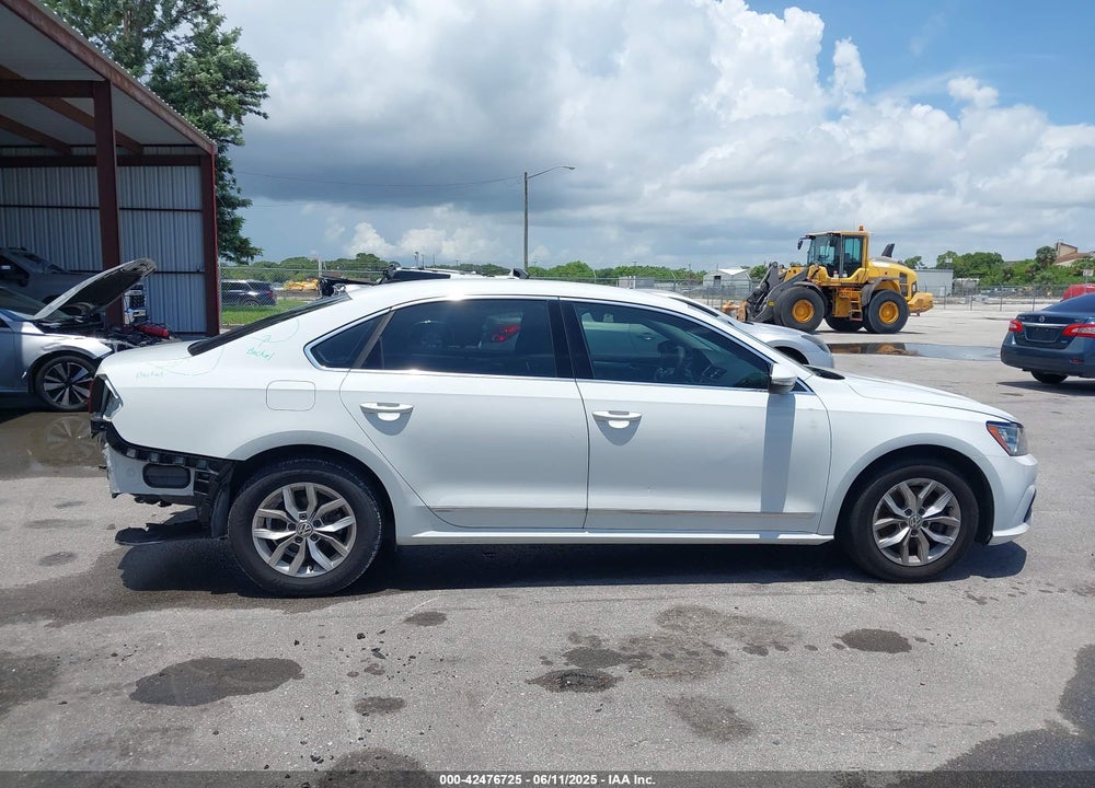 2016 VOLKSWAGEN PASSAT VIN: 1VWAT7A33GC056162
