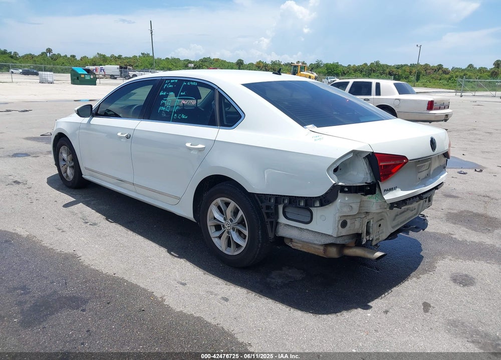 2016 VOLKSWAGEN PASSAT VIN: 1VWAT7A33GC056162