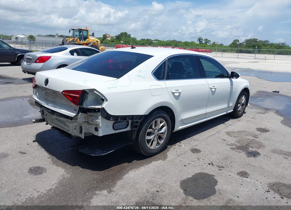 2016 VOLKSWAGEN PASSAT VIN: 1VWAT7A33GC056162