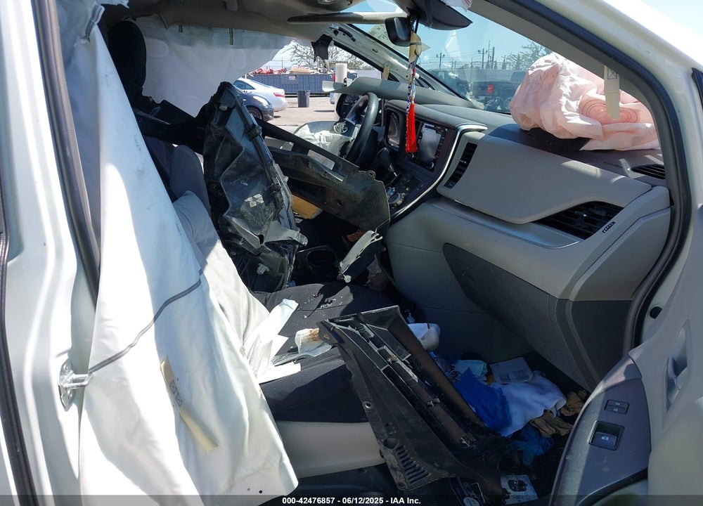 2018 TOYOTA SIENNA VIN: 5TDKZ3DC3JS913810