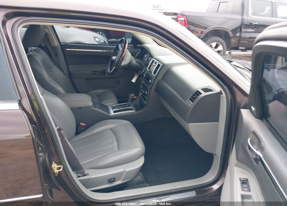 2005 CHRYSLER 300C VIN: 2C3JA63H05H541000