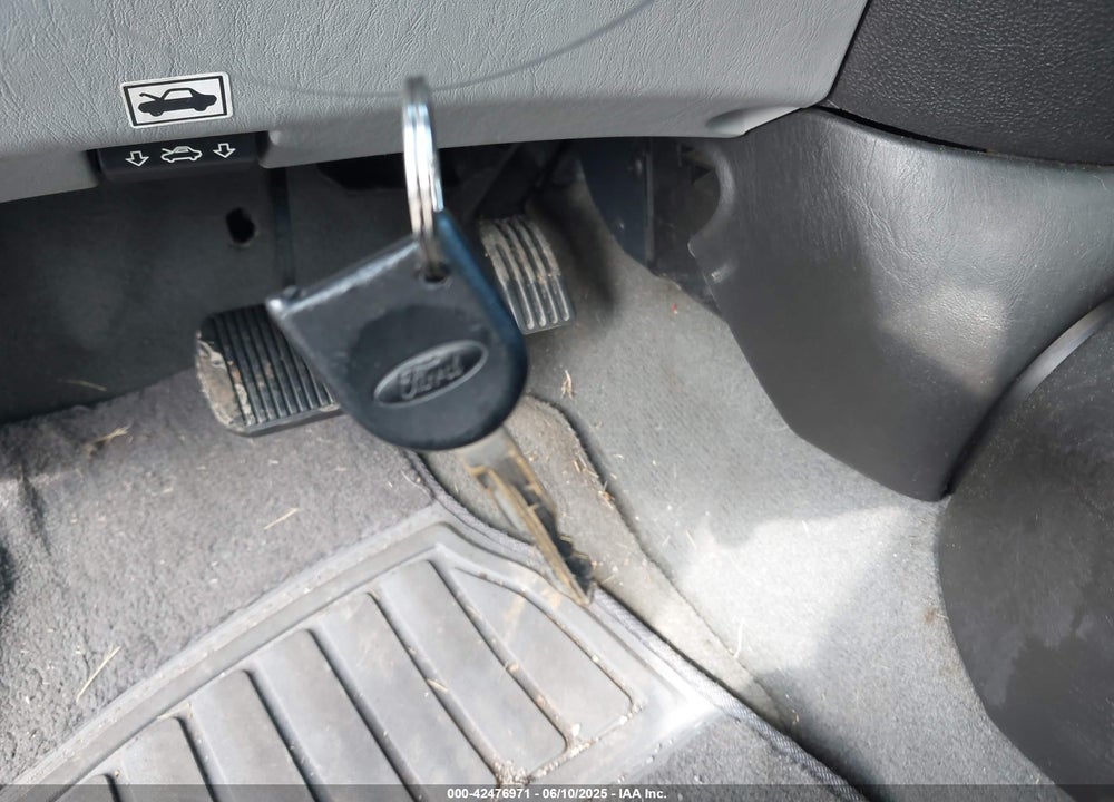 2006 FORD FOCUS ZX4 VIN: 1FAFP34N96W102857