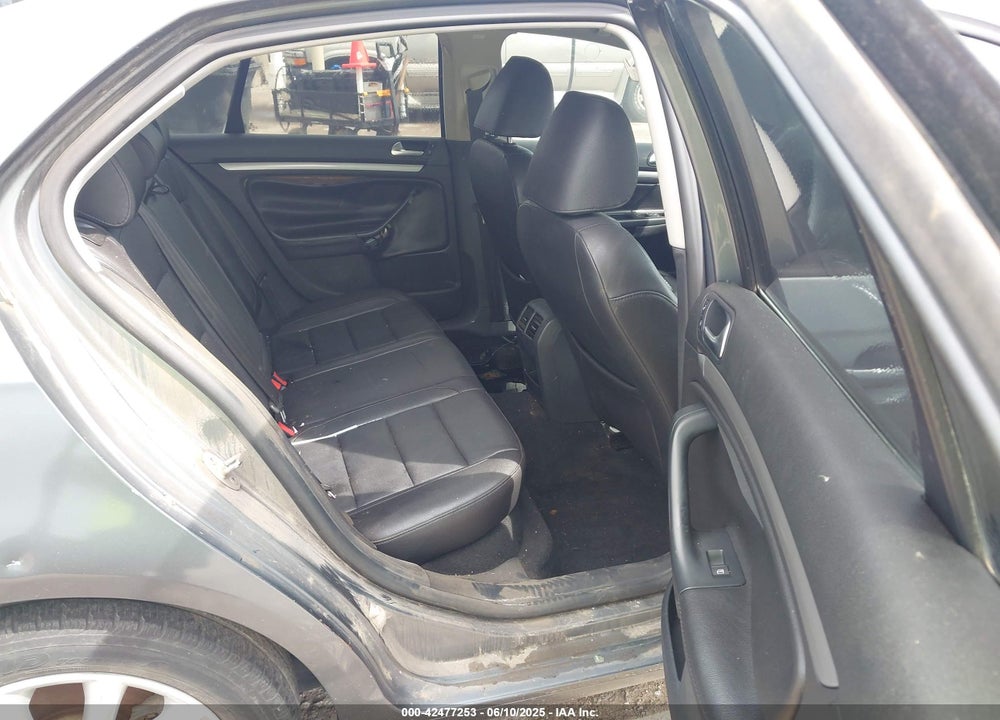 2010 VOLKSWAGEN JETTA VIN: 3VWRX7AJ7AM155675