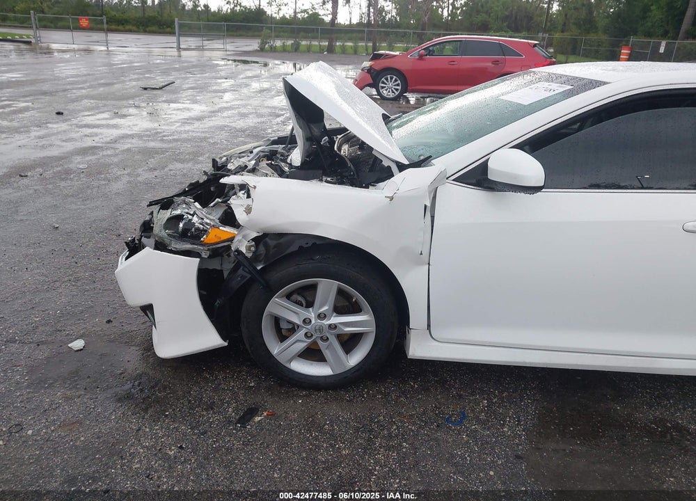 2014 TOYOTA CAMRY SE VIN: 4T1BF1FK8EU832221
