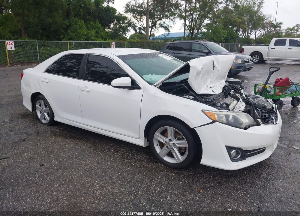 2014 TOYOTA CAMRY SE VIN: 4T1BF1FK8EU832221