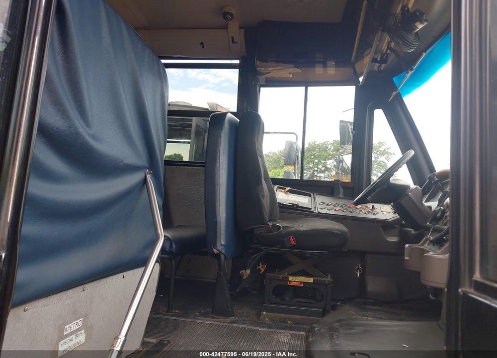 2009 FREIGHTLINER CHASSIS B2B VIN: 4UZABRDJ59CAE9383