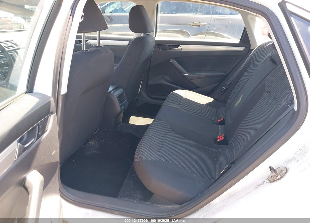 2016 VOLKSWAGEN PASSAT VIN: 1VWAT7A3XGC042002