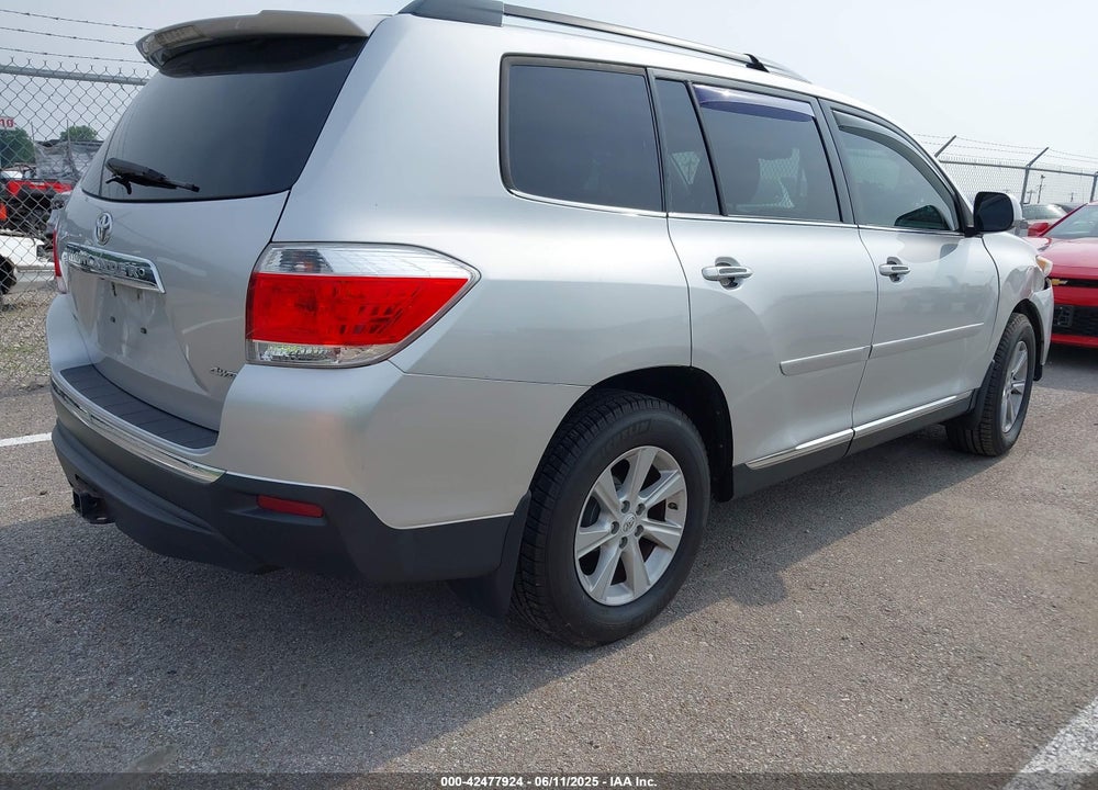 2011 TOYOTA HIGHLANDER VIN: 5TDBK3EH7BS060893