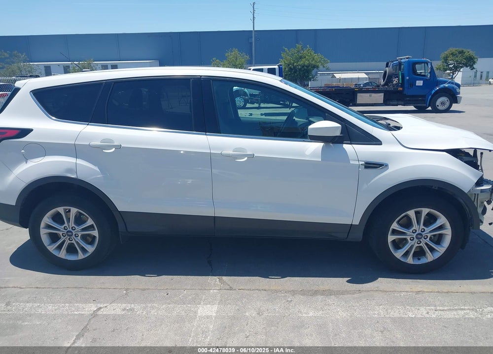 2017 FORD ESCAPE SE VIN: 1FMCU9G92HUA28392