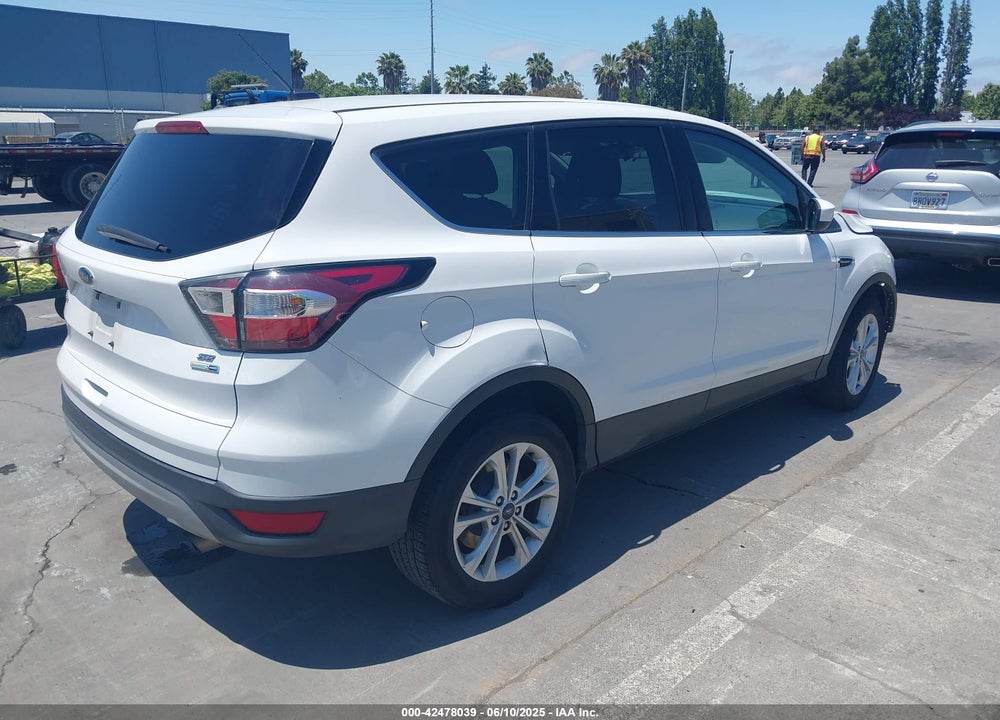 2017 FORD ESCAPE SE VIN: 1FMCU9G92HUA28392