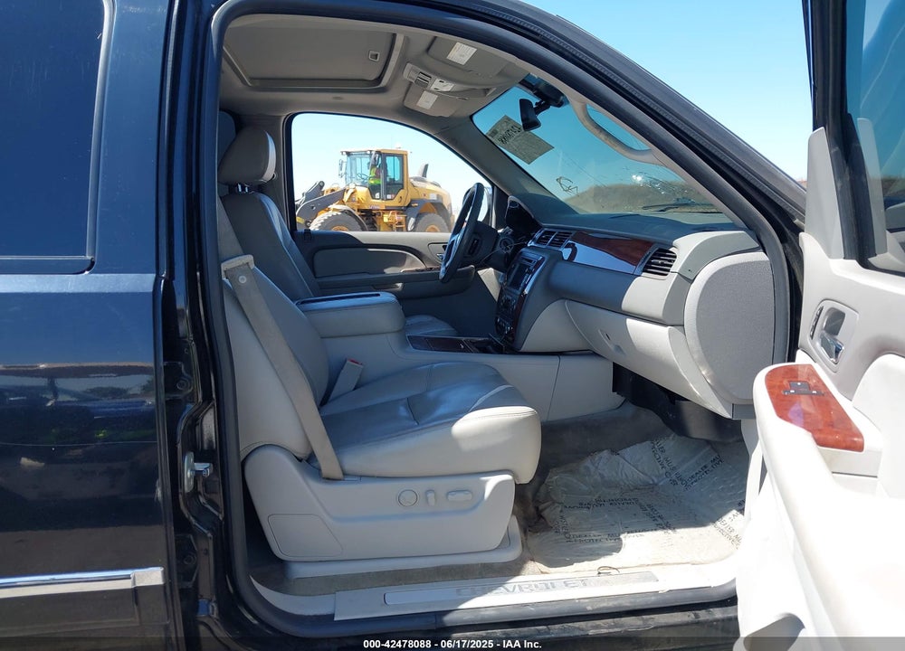 2009 CHEVROLET TAHOE VIN: 1GNFK33059R209350