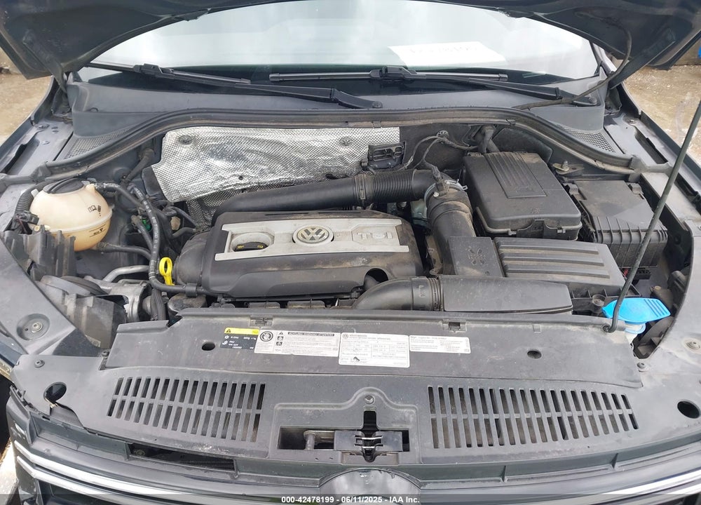 2016 VOLKSWAGEN TIGUAN VIN: WVGAV7AX4GW580074