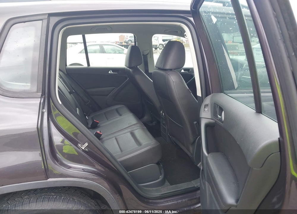 2016 VOLKSWAGEN TIGUAN VIN: WVGAV7AX4GW580074