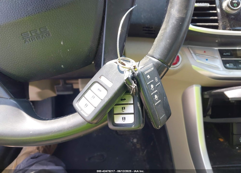2015 HONDA ACCORD SEDAN VIN: 1HGCR2F82FA082264