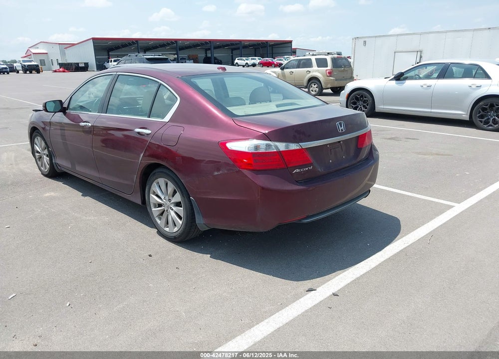 2015 HONDA ACCORD SEDAN VIN: 1HGCR2F82FA082264