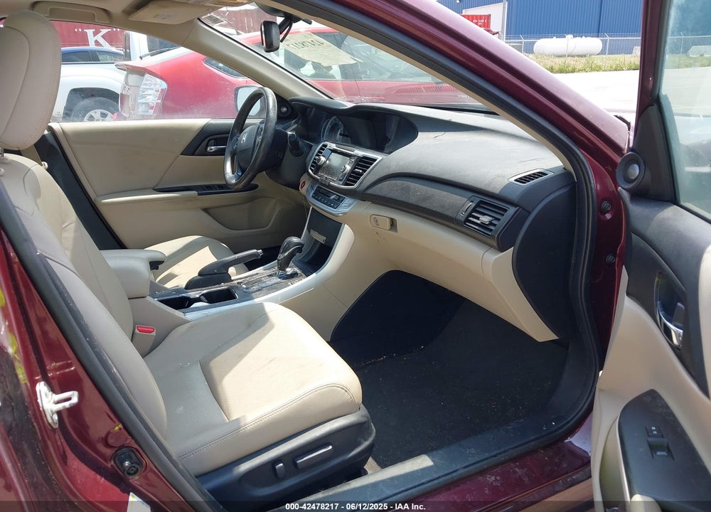 2015 HONDA ACCORD SEDAN VIN: 1HGCR2F82FA082264