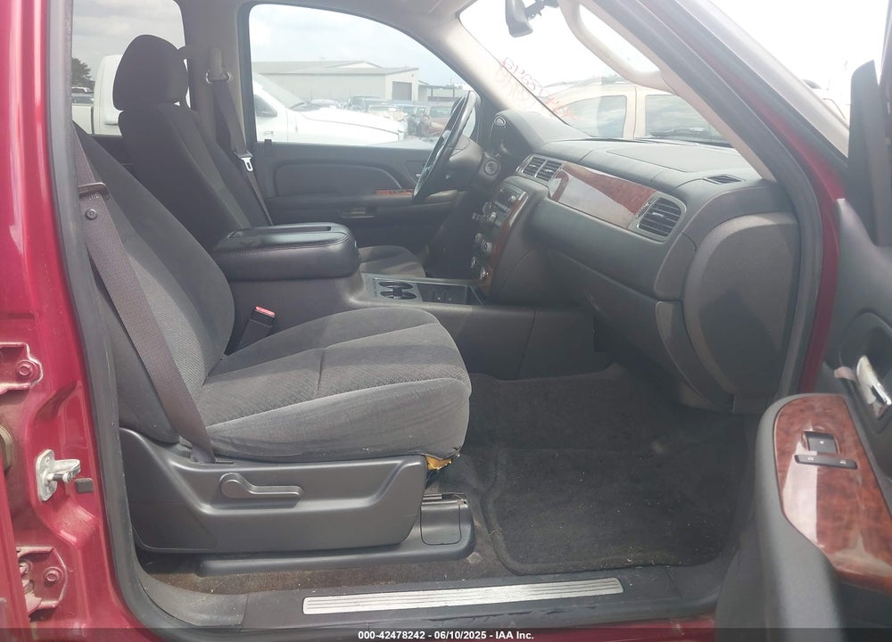2007 CHEVROLET TAHOE VIN: 1GNFC13027R266393