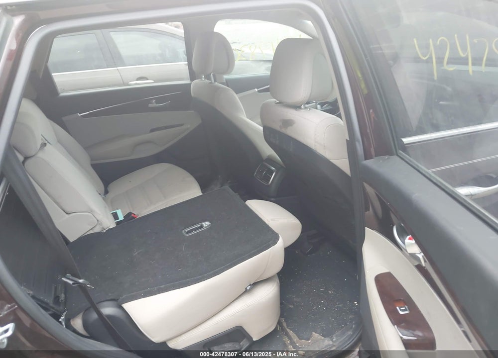 2016 KIA SORENTO VIN: 5XYPG4A38GG008541