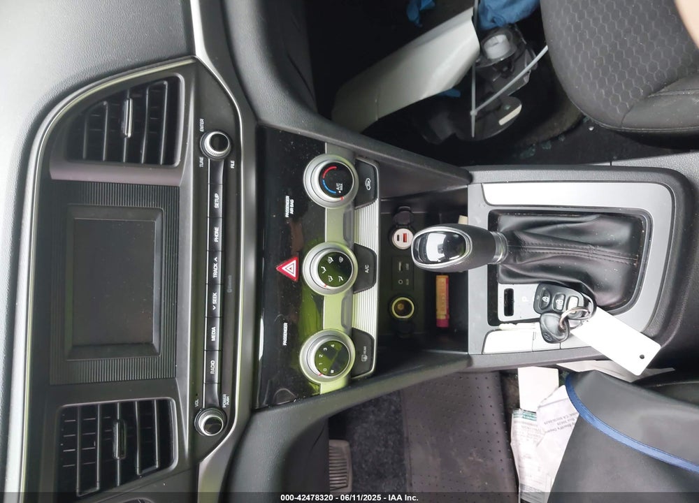 2019 HYUNDAI ELANTRA SE VIN: 5NPD74LF4KH449143