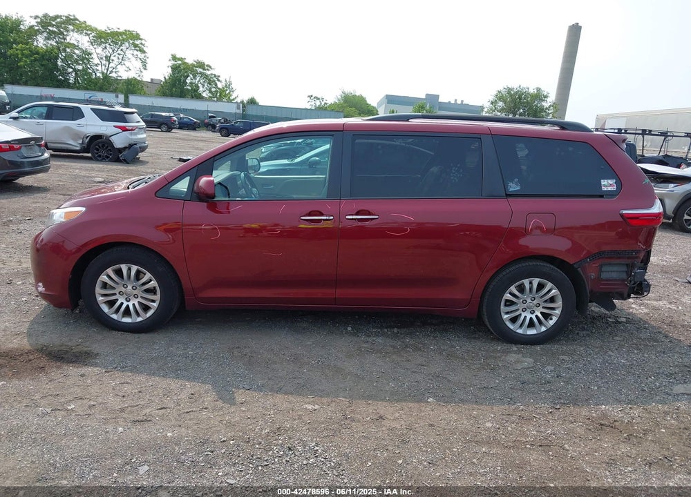 2017 TOYOTA SIENNA XLE 8 PASSENGER VIN: 5TDYZ3DC1HS897384