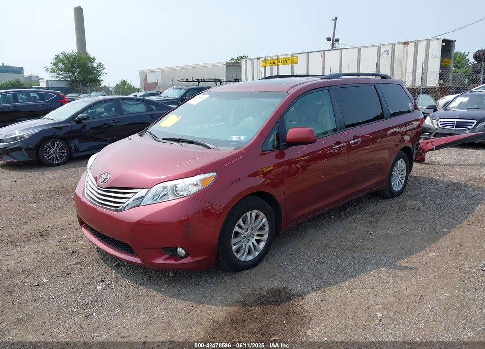 2017 TOYOTA SIENNA XLE 8 PASSENGER VIN: 5TDYZ3DC1HS897384
