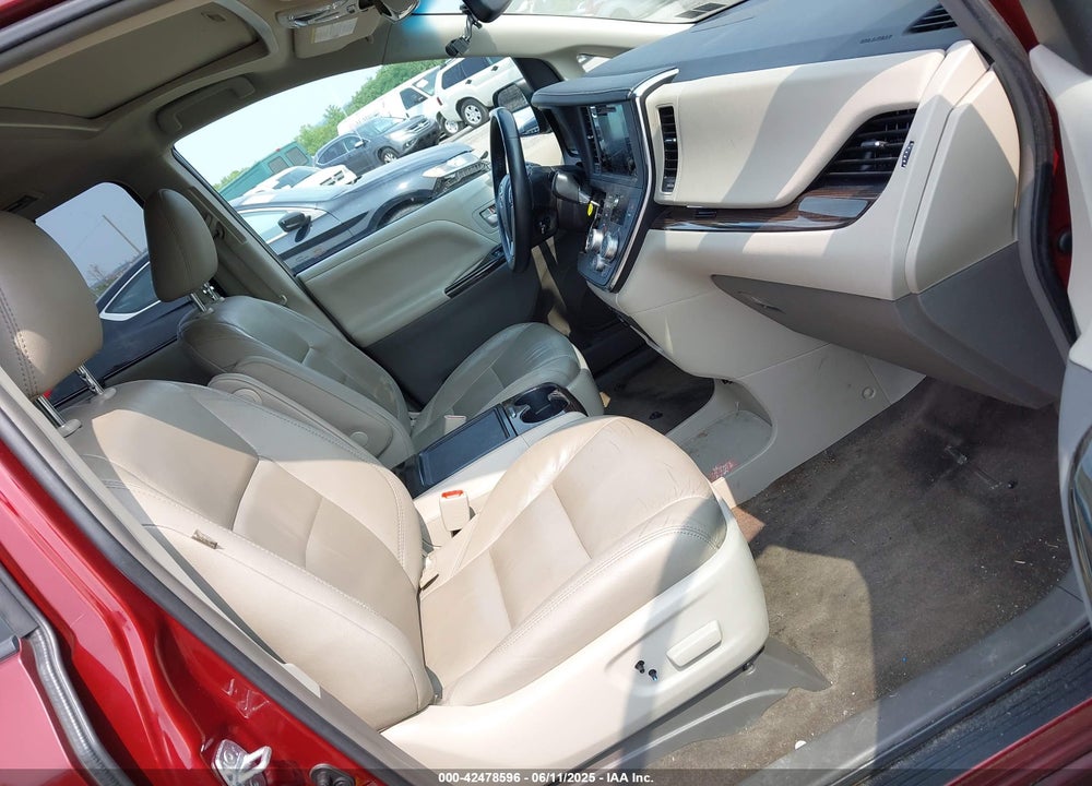 2017 TOYOTA SIENNA XLE 8 PASSENGER VIN: 5TDYZ3DC1HS897384