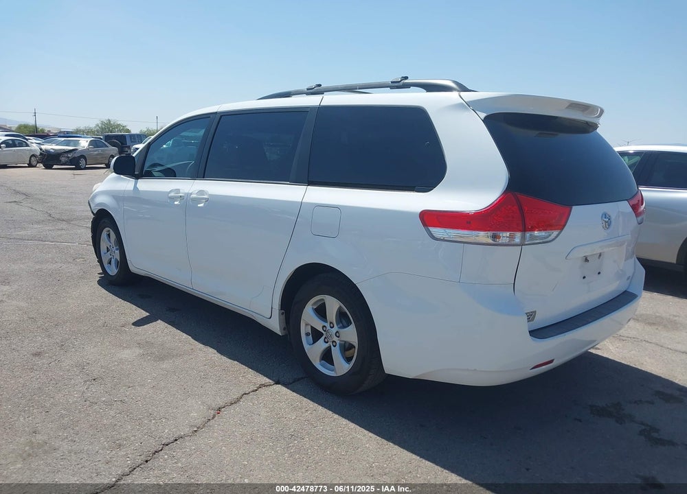 2013 TOYOTA SIENNA LE V6 8 PASSENGER VIN: 5TDKK3DC1DS314901