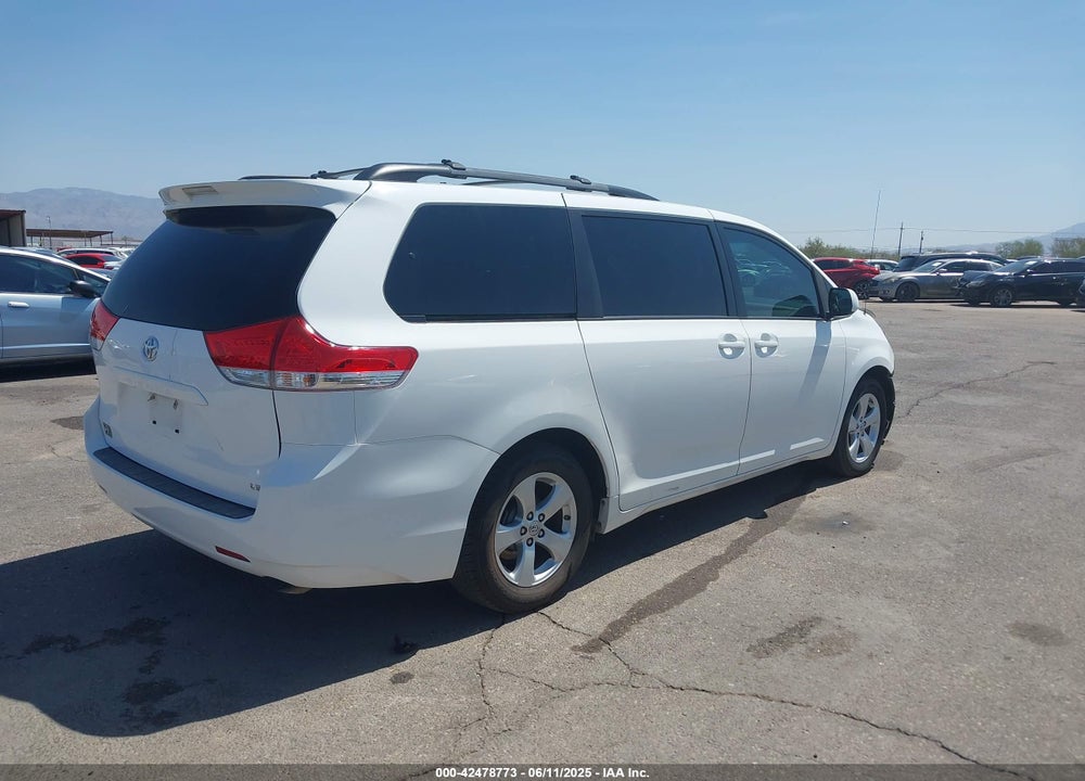 2013 TOYOTA SIENNA LE V6 8 PASSENGER VIN: 5TDKK3DC1DS314901