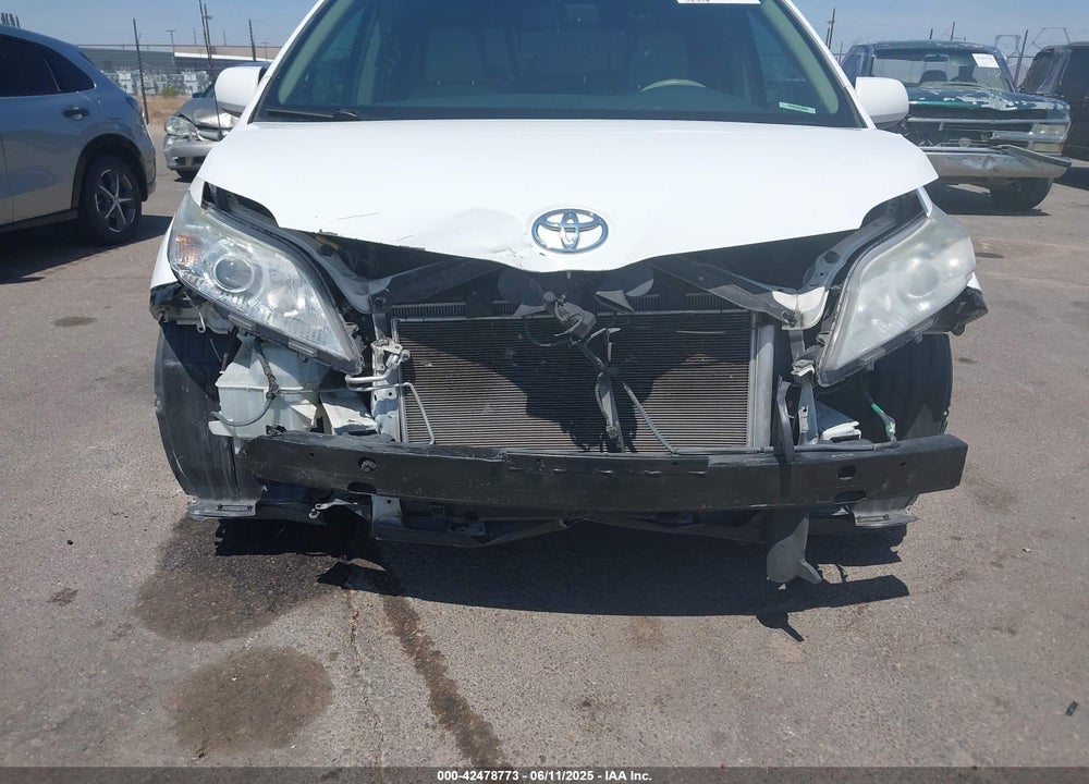 2013 TOYOTA SIENNA LE V6 8 PASSENGER VIN: 5TDKK3DC1DS314901