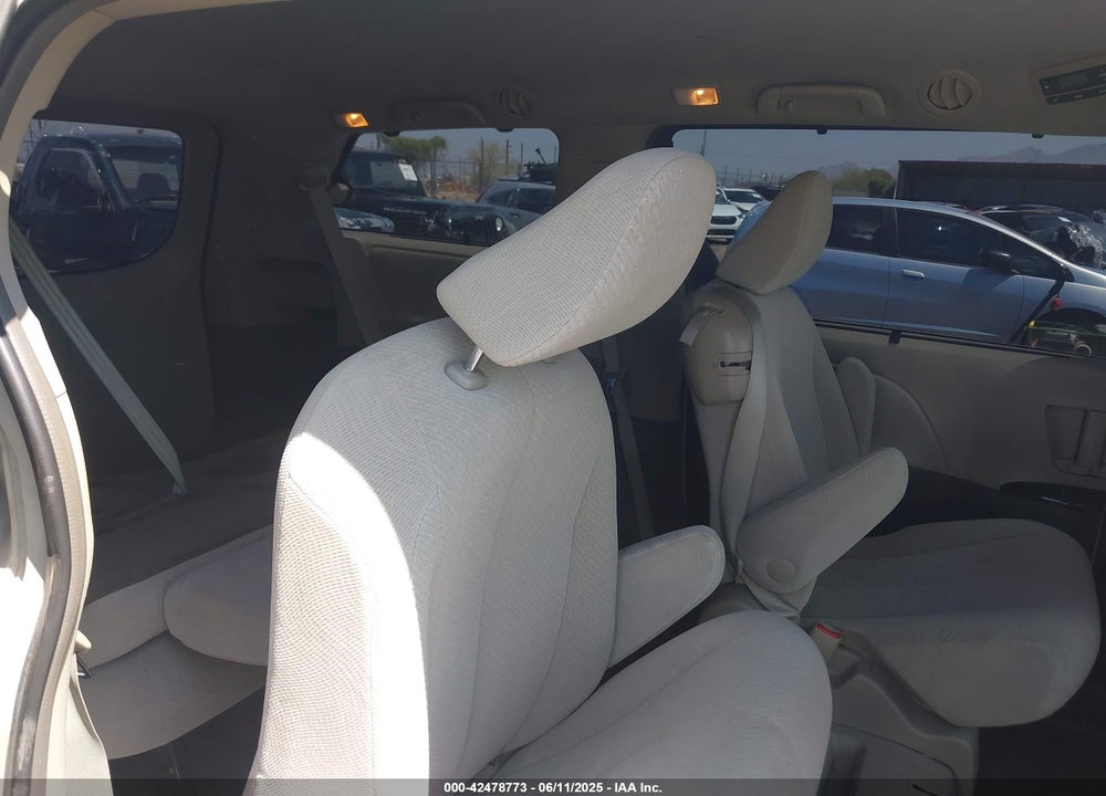2013 TOYOTA SIENNA LE V6 8 PASSENGER VIN: 5TDKK3DC1DS314901