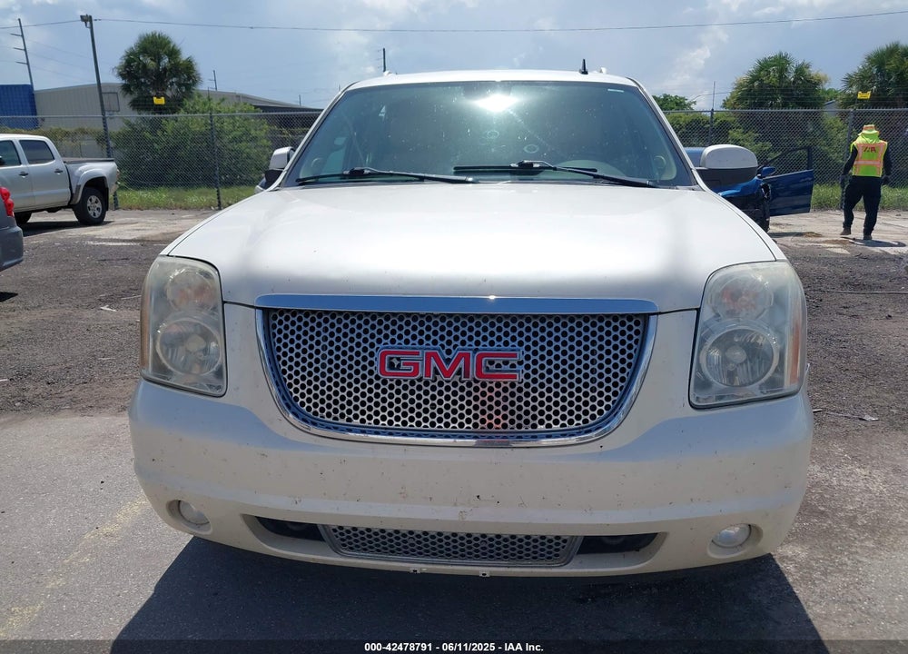 2011 GMC YUKON XL 1500 VIN: 1GKS2MEF1BR255184
