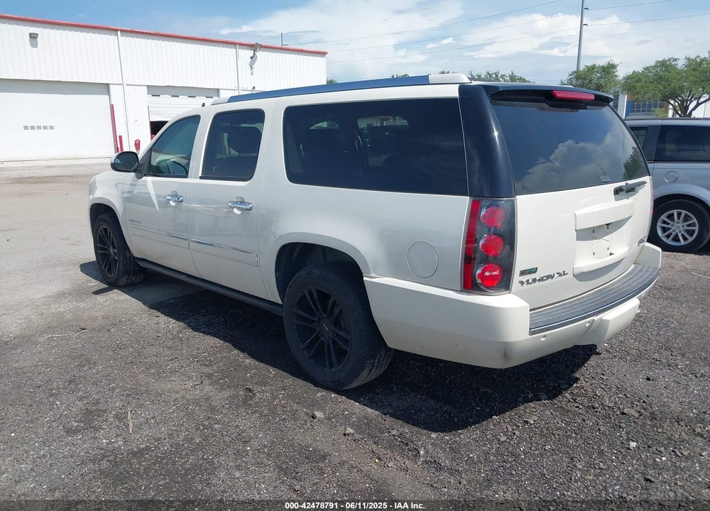 2011 GMC YUKON XL 1500 VIN: 1GKS2MEF1BR255184