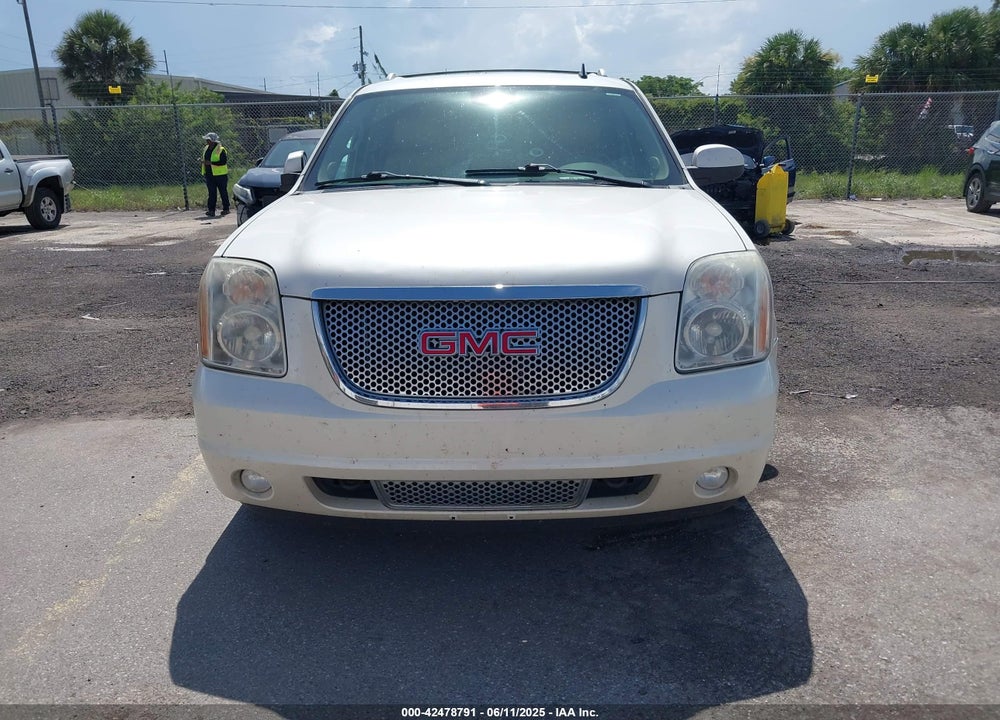 2011 GMC YUKON XL 1500 VIN: 1GKS2MEF1BR255184