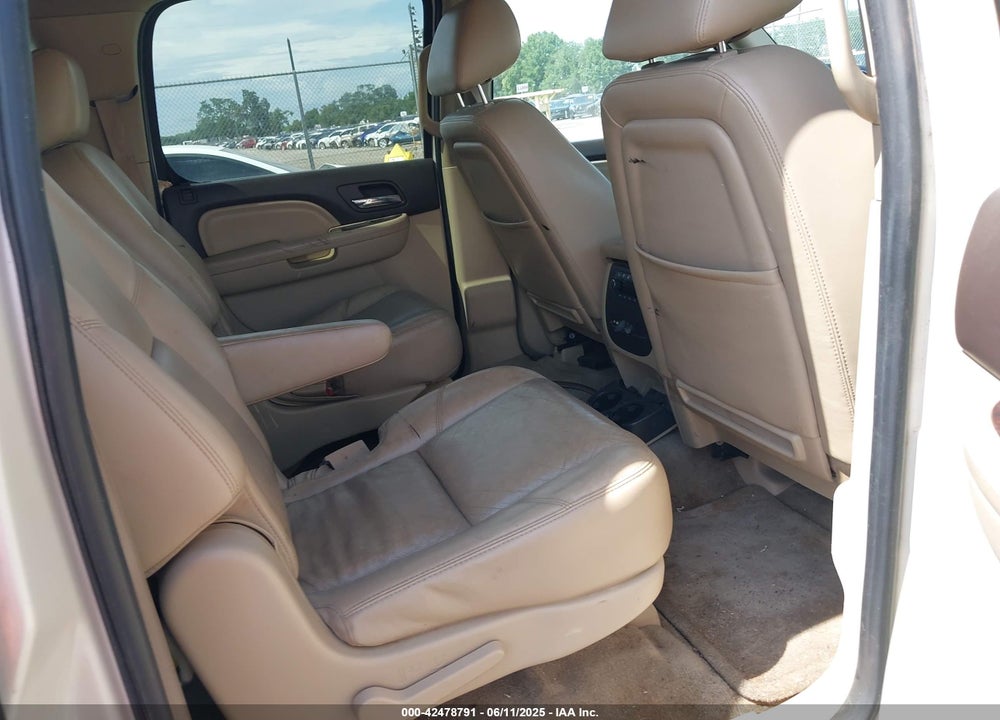 2011 GMC YUKON XL 1500 VIN: 1GKS2MEF1BR255184