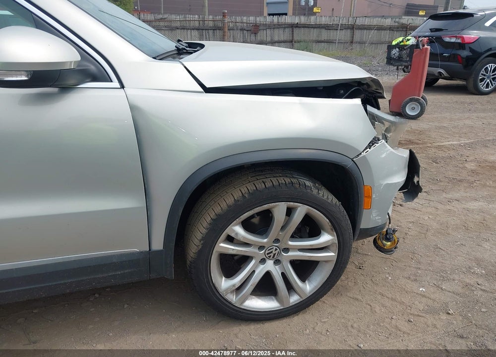 2012 VOLKSWAGEN TIGUAN VIN: WVGBV7AX7CW604589
