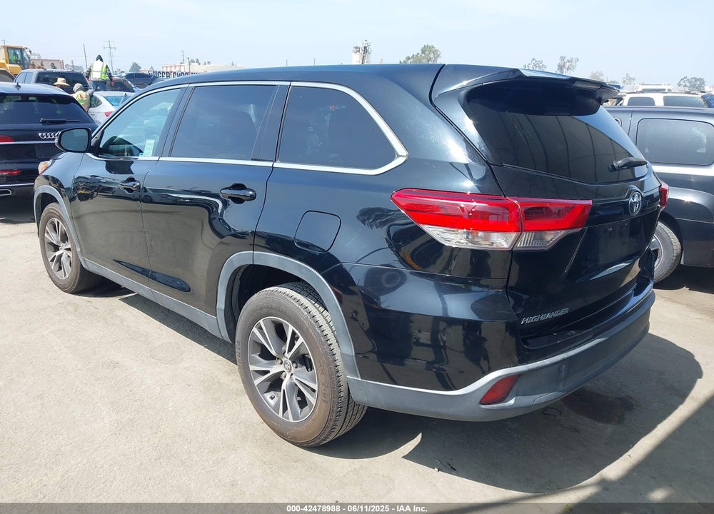 2019 TOYOTA HIGHLANDER LE VIN: 5TDZARFH7KS048715