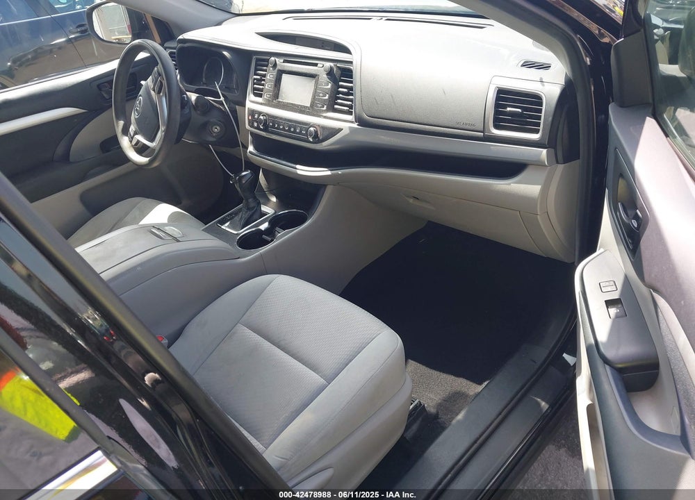 2019 TOYOTA HIGHLANDER LE VIN: 5TDZARFH7KS048715