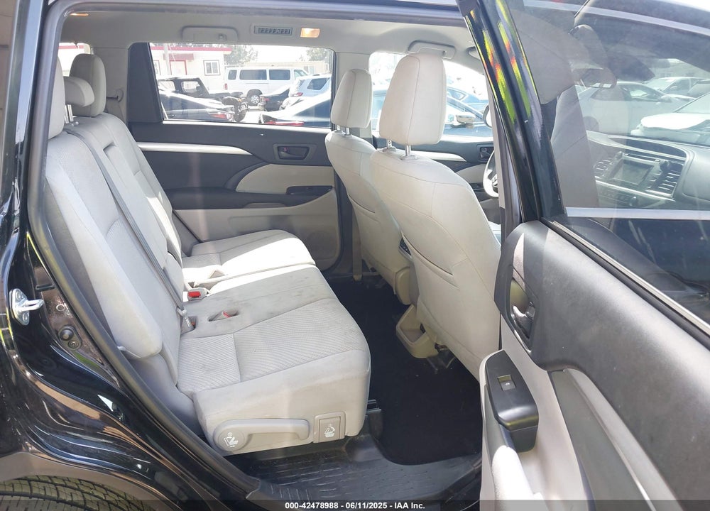 2019 TOYOTA HIGHLANDER LE VIN: 5TDZARFH7KS048715