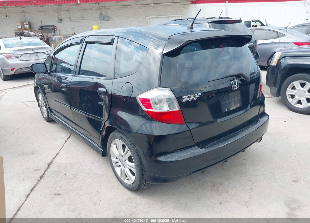 2010 HONDA FIT VIN: JHMGE8H61AC018495