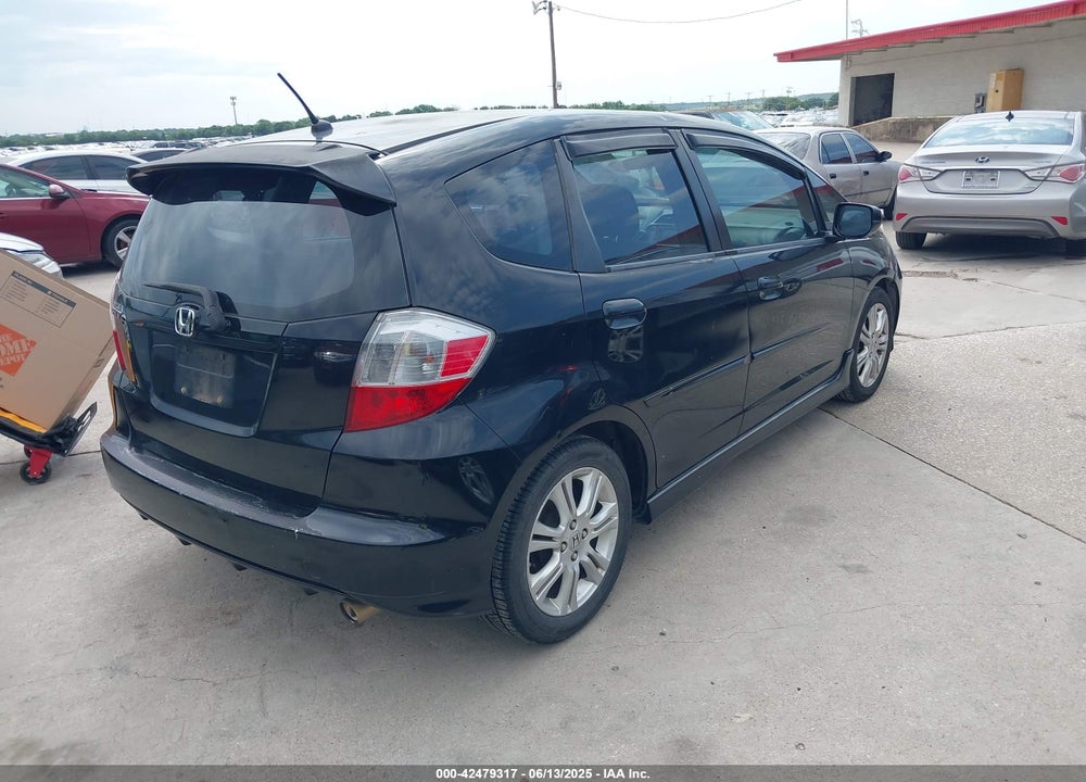 2010 HONDA FIT VIN: JHMGE8H61AC018495