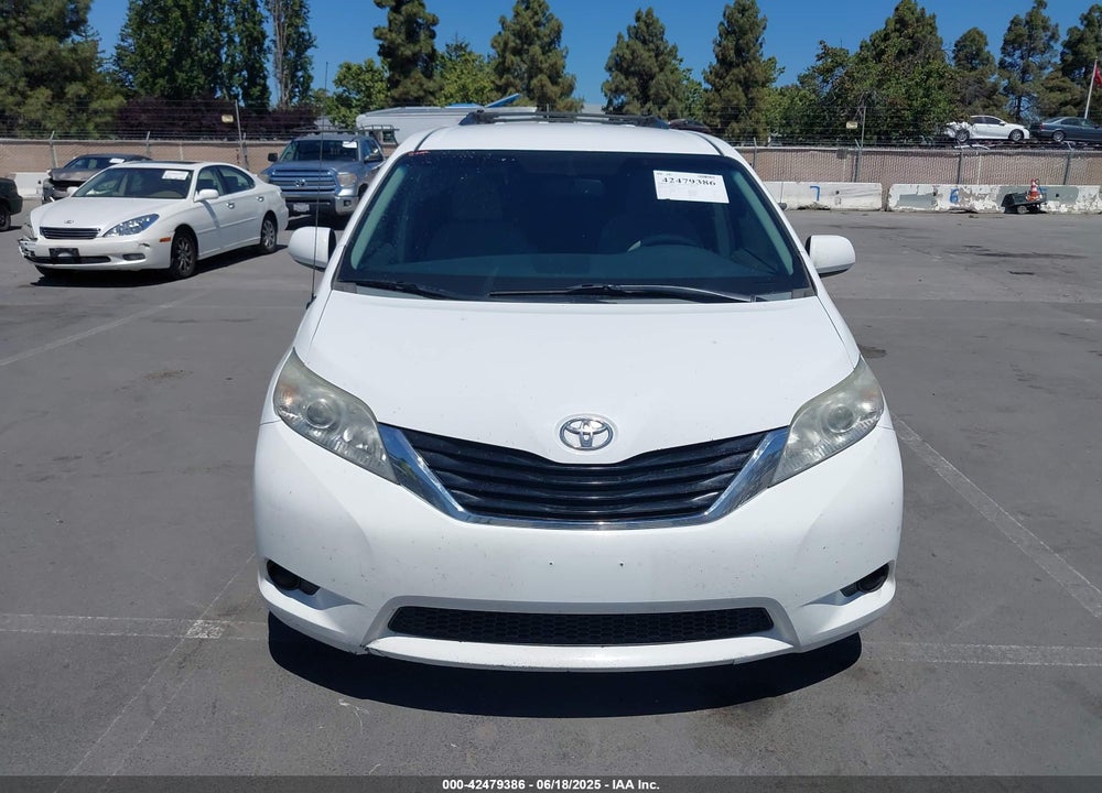 2014 TOYOTA SIENNA LE V6 8 PASSENGER VIN: 5TDKK3DC7ES432517
