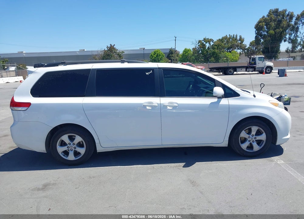 2014 TOYOTA SIENNA LE V6 8 PASSENGER VIN: 5TDKK3DC7ES432517