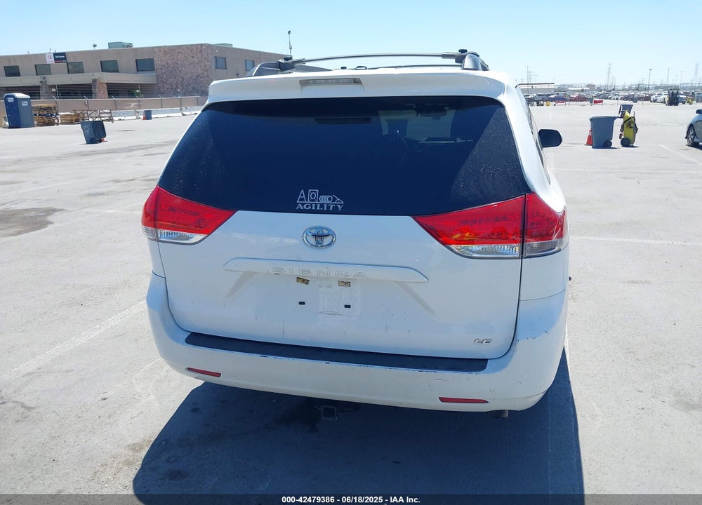 2014 TOYOTA SIENNA LE V6 8 PASSENGER VIN: 5TDKK3DC7ES432517