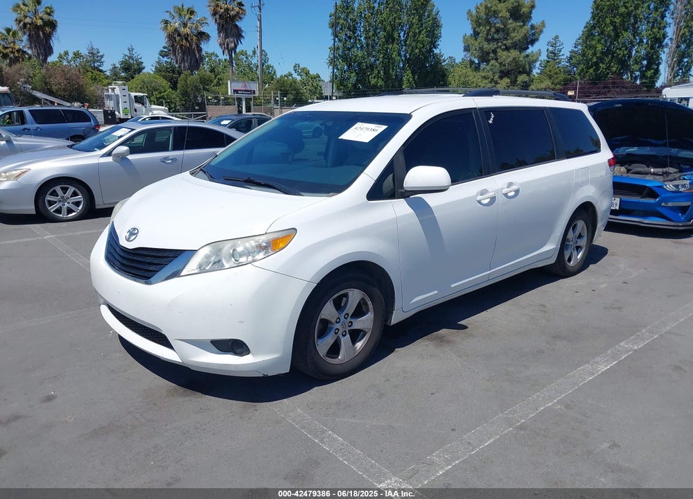 2014 TOYOTA SIENNA LE V6 8 PASSENGER VIN: 5TDKK3DC7ES432517