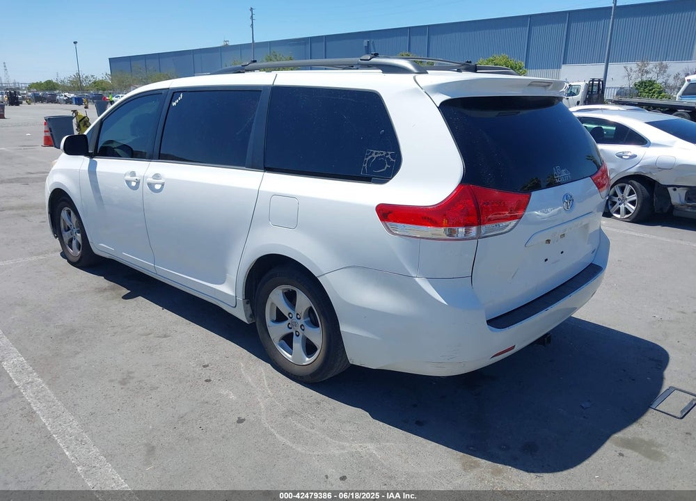 2014 TOYOTA SIENNA LE V6 8 PASSENGER VIN: 5TDKK3DC7ES432517